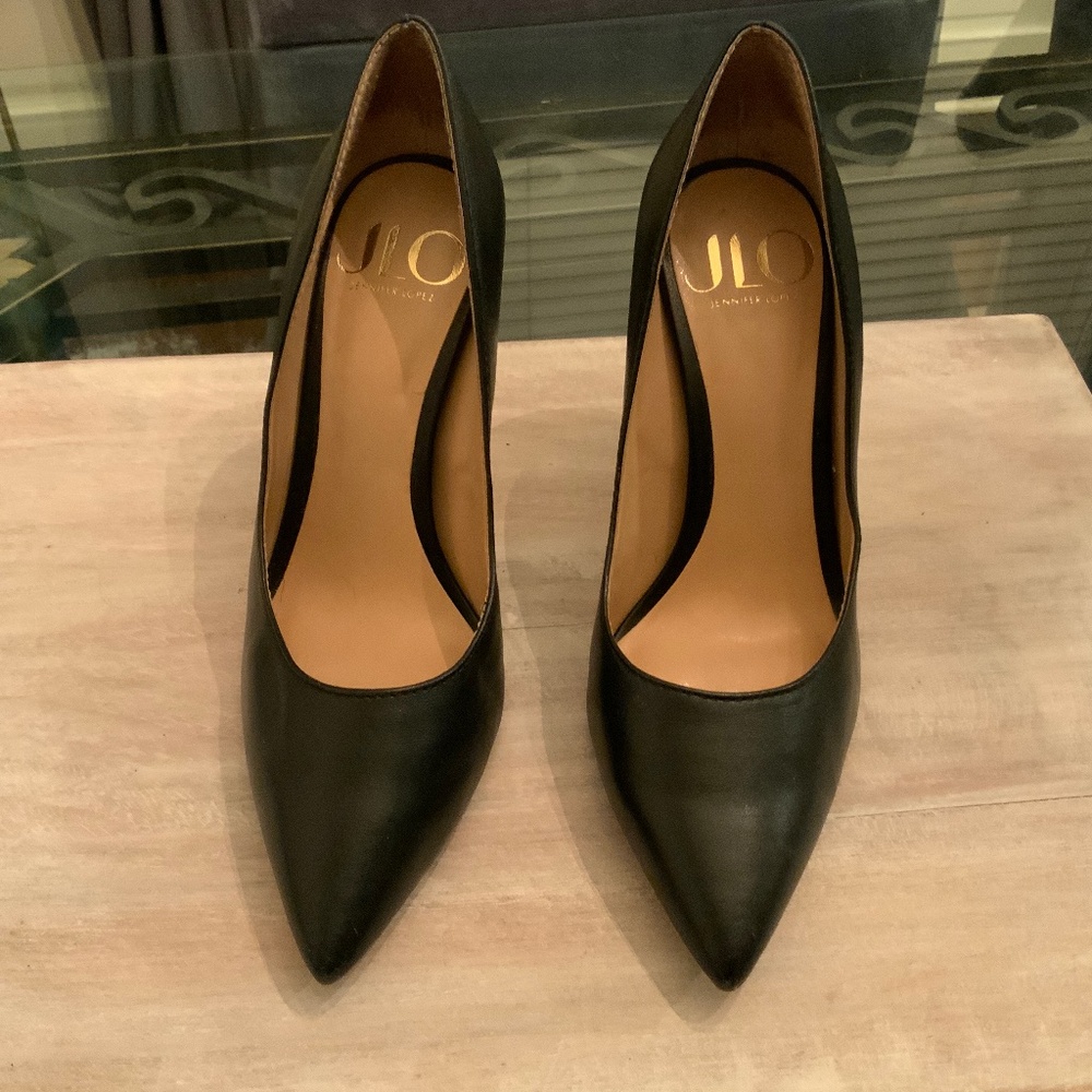 JLO Classic black pump size 6.5